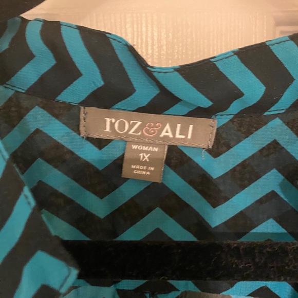 Roz & Ali Sheer Chevron print blouse. - Picture 2 of 5
